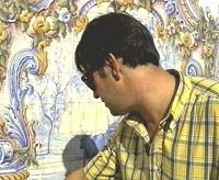 - Hummm... 20 azulejos... mesmo � conta pra substituir os que est�o a cair na escola!