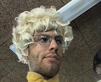 - Humm acho que vou pintar tamb�m a barba!
